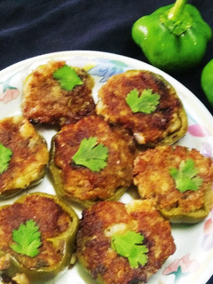 स्टफ्ड कैप्सिकम रिंग सब्जी (Stuffed capsicum ring sabzi recipe in Hindi) रेसिपी मुख्य फोटो