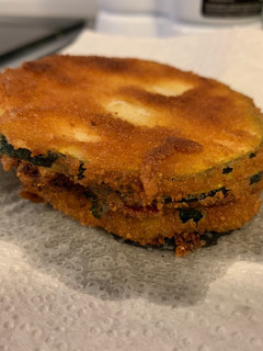 Una foto de Mini sándwiches de calabacín, cecina y queso
