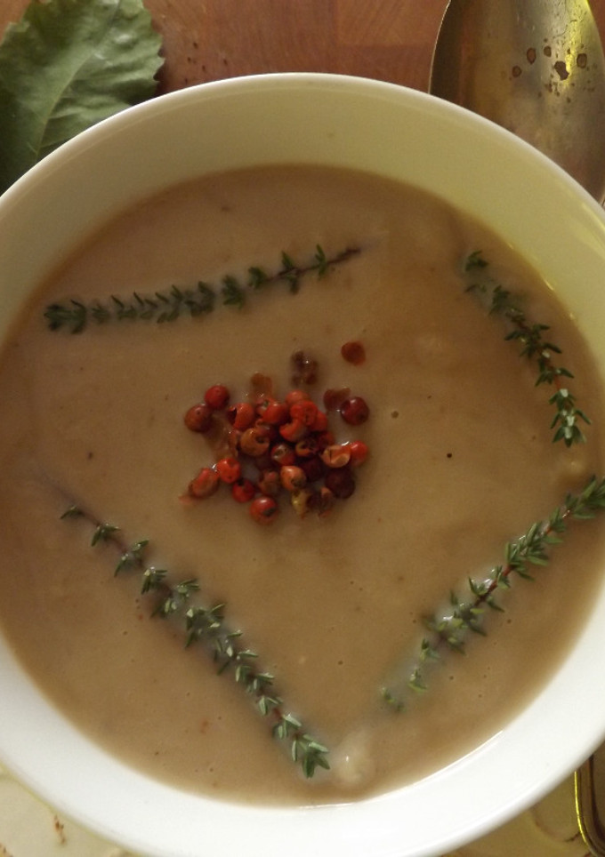 Una foto de Sopa crema de castañas gallegas