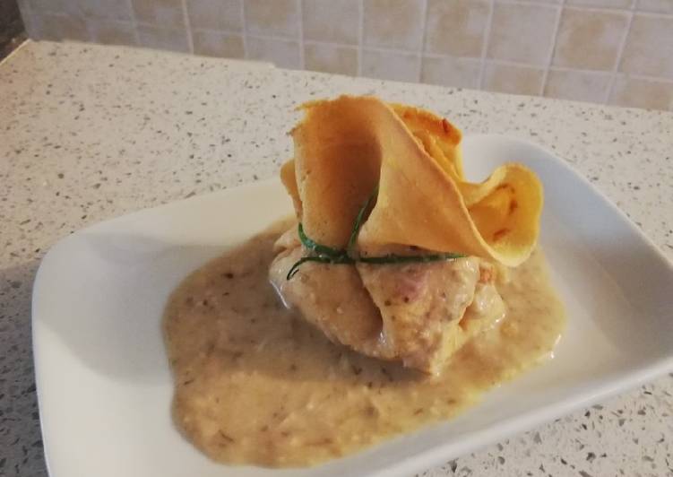 Crespelle prosciutto e scamorza, con salsa ai funghi