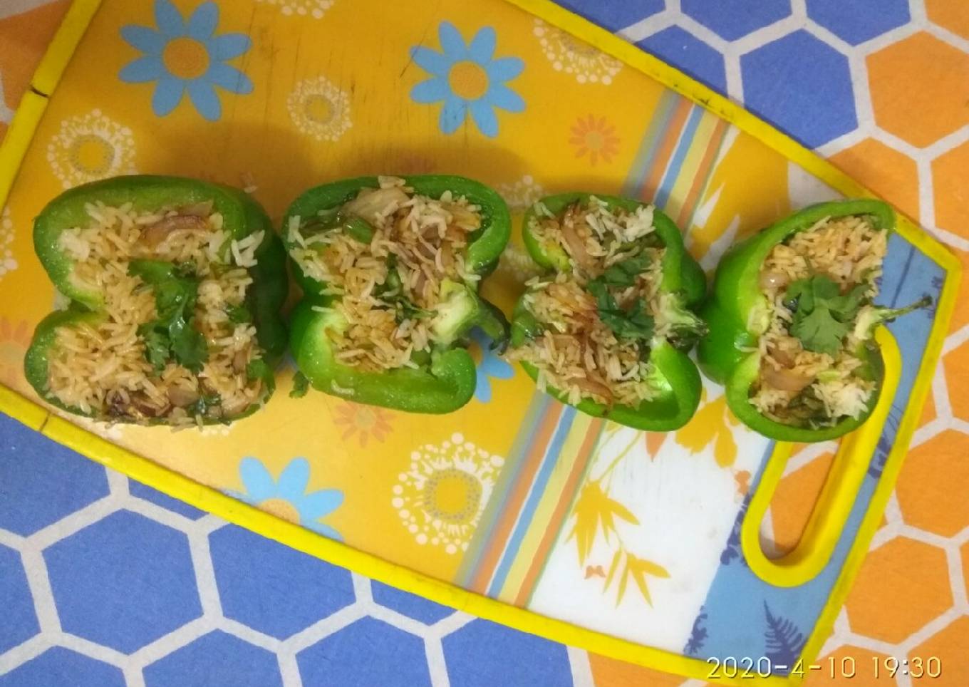 Stuffed green capsicum cups