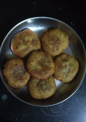 उपवासाची स्वीट पोटॅटो टिक्की (sweet potato tikki recipe in marathi) रेसिपी चे मुख्य फोटो 