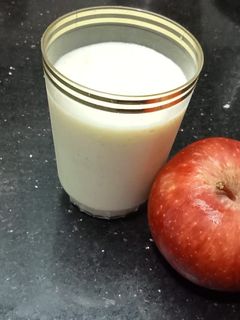 એપલ સ્મુધી (Apple Smoothie Recipe In Gujarati) રેસીપી મુખ્ય ફોટો