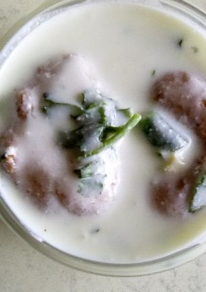 A picture of Thayir vadai.