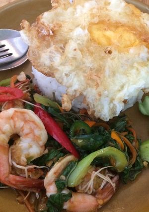 รูปของ กระเพรากุ้งไข่ดาว