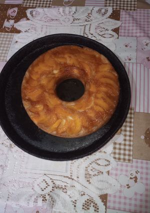 Una foto de Torta invertida de durazno 🍑
