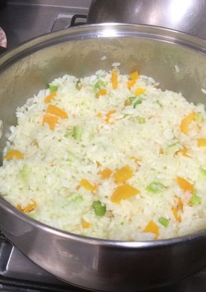 Una foto de Arroz con apio y pimiento