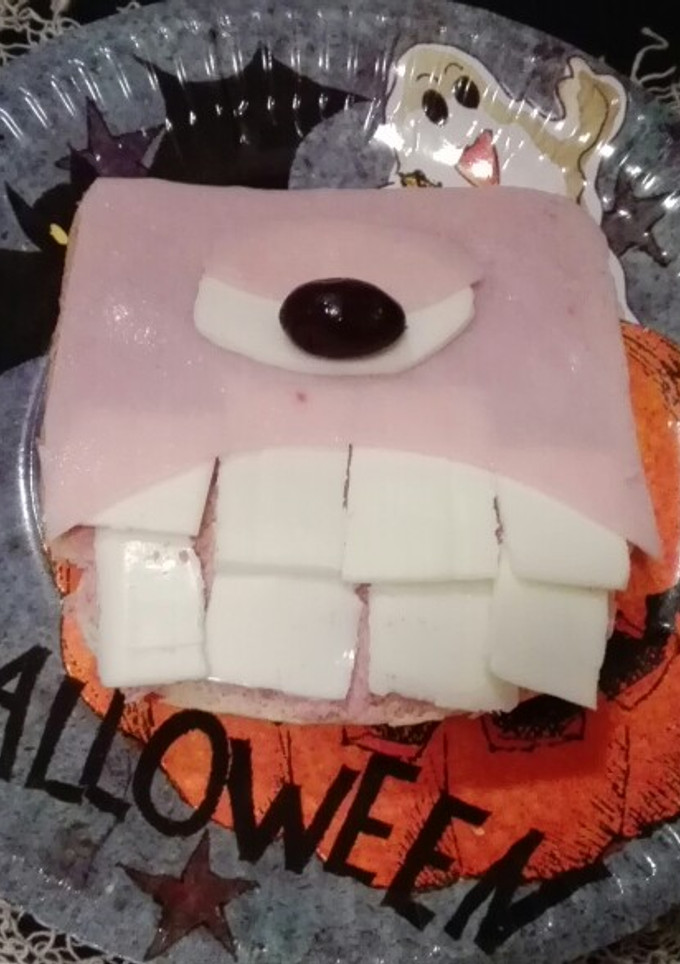 Una foto de Canapé Monstruoso