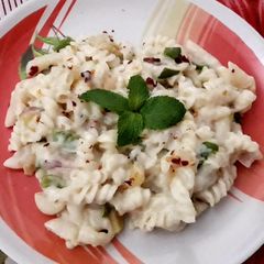 A picture of White Sauce Pasta.