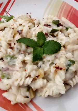 A picture of White Sauce Pasta.