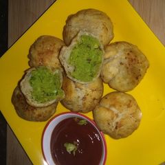 A picture of Green Pigeon Peas (Lilva/ Tuvar Dana) Kachoris.