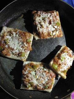 પીઝા સેન્ડવીચ(Pizza Sandwich Recipe In Gujarati) રેસીપી મુખ્ય ફોટો