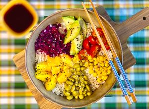 Una foto de 🇺🇸 POKE BOWL vegetariano (Hawai)