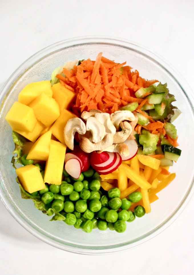 Una foto de Ensalada de Mango Tropical