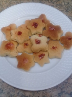 A picture of Strawberry biscuits.