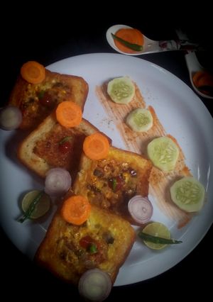 A picture of Omellete stuff bread.