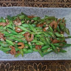 A picture of Stir-fry french bean with dry shrimp.