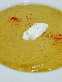 Una foto de Crema de calabaza y soja verde al curry