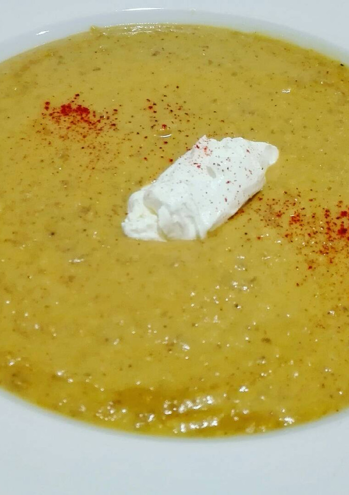 Una foto de Crema de calabaza y soja verde al curry