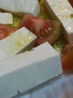 Una foto de Tomates al ajillo