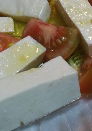 Una foto de Tomates al ajillo