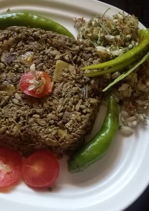 A picture of Sahjan ke phul ka saag (drumstick flower curry).