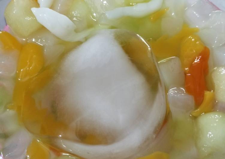 Es Menajel (melon nata de coco jelly)