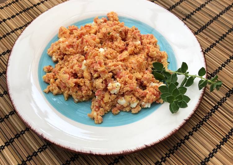 Tomato and feta eggs aka strapatsada