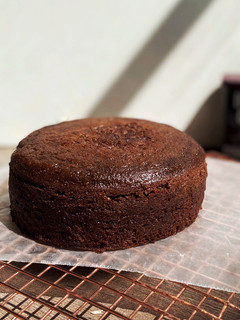 Una foto de El pastel de chocolate más fácil y rico 🍫