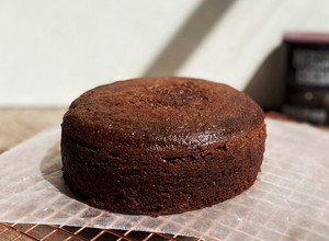 Una foto de El pastel de chocolate más fácil y rico 🍫