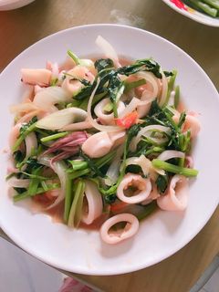 Hình của món Mực xào cần tỏi.
