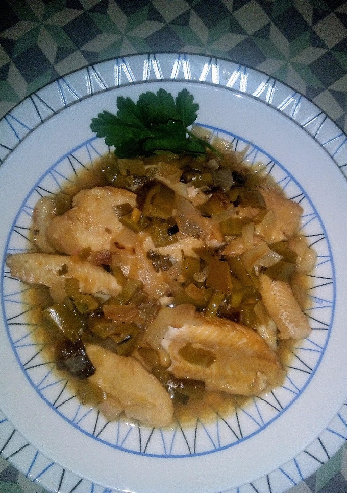Una foto de Guiso de pescadilla con refrito de verduras