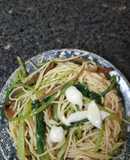 Mì trứng trộn rau