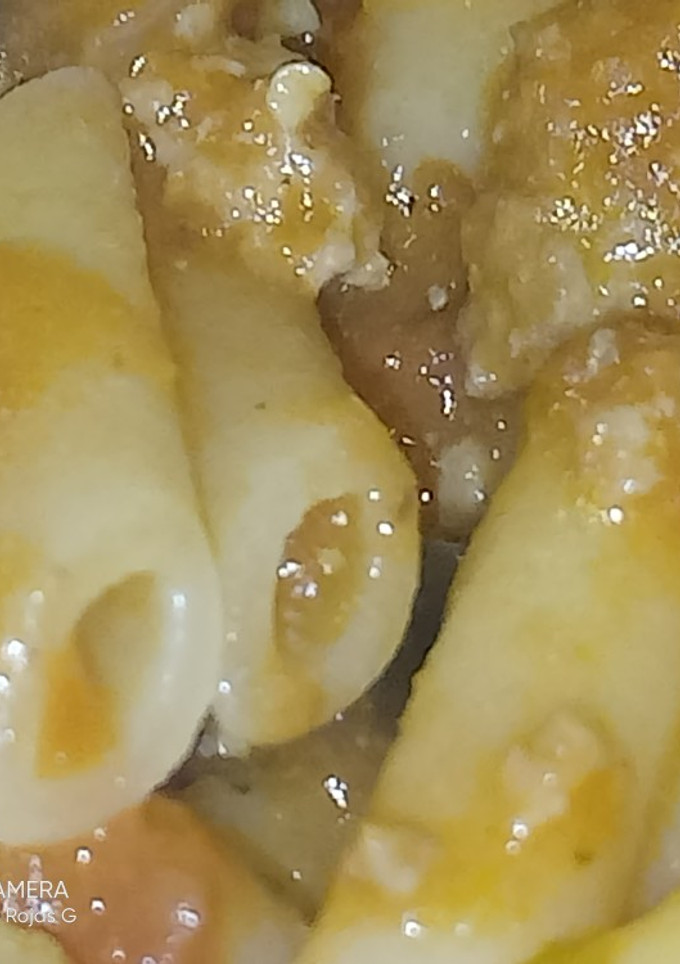 Una foto de Macarrones con ternera aromatizada