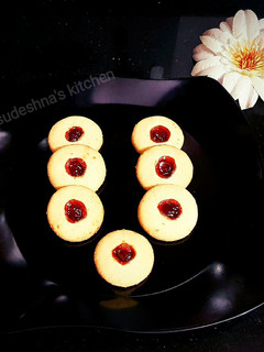 A picture of Jam Cookies ❤️❤️.