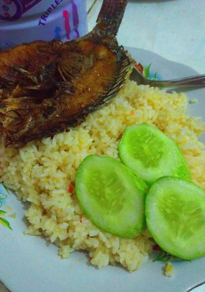 Foto resep Nasi goreng simple hanya bawang putih dan cabe rawit