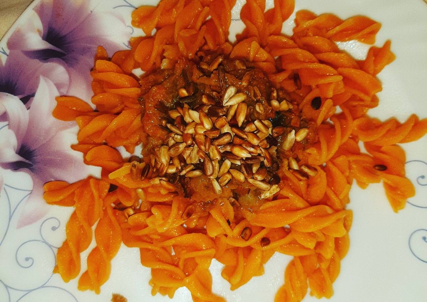 Red Lentil Fussili with Veggie Sauce and Sunflower Seeds (Vegan)