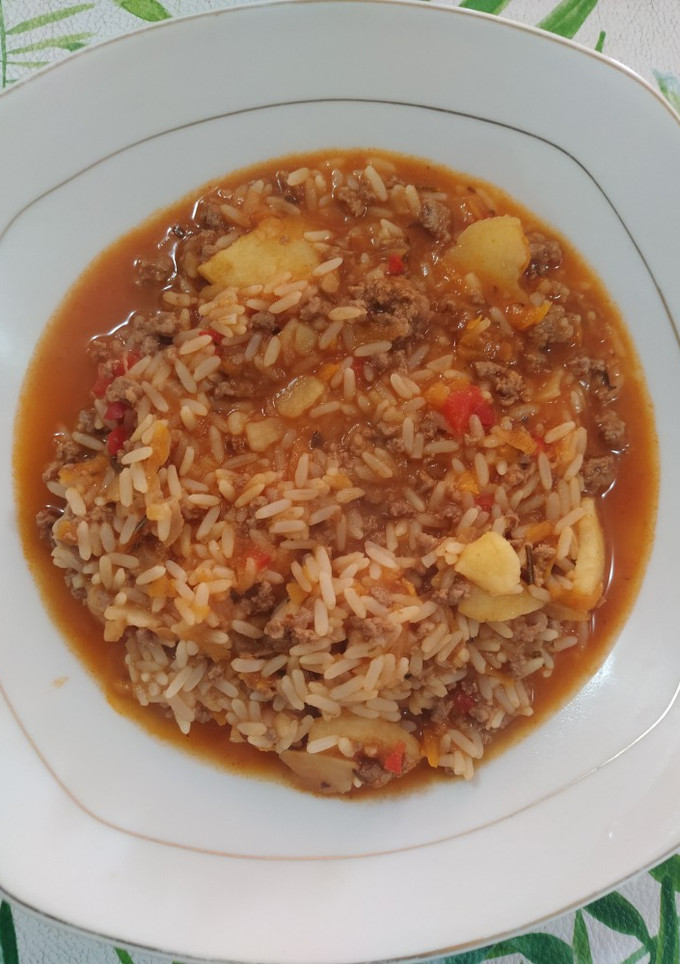 Una foto de Guiso de arroz con carne molida