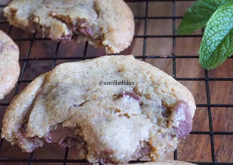Langkah Mudah untuk Menyiapkan Chewy Cakey Choc Chips Cookie 🍪 Anti Gagal