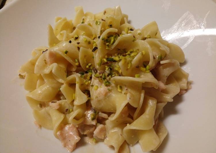 Sunday Fresh Pasta With Smoked Salmon and Pistachio Nuts