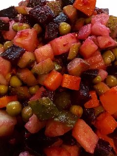 Фото Винегрет 🥗 с зелёным горошком.