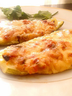 Una foto de Zapallo Italiano Relleno (Champiñón, Queso de Cabra)
