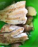 Pescado saludable acompañado de papas hervidas