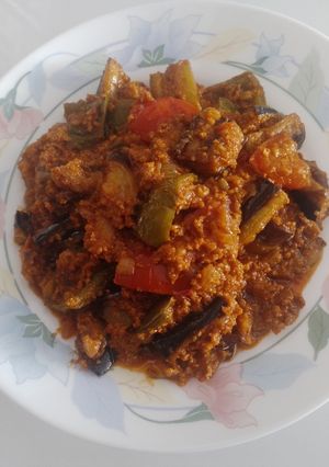 عکسی از دستور خوراک بادمجان و گوشت چرخکرده