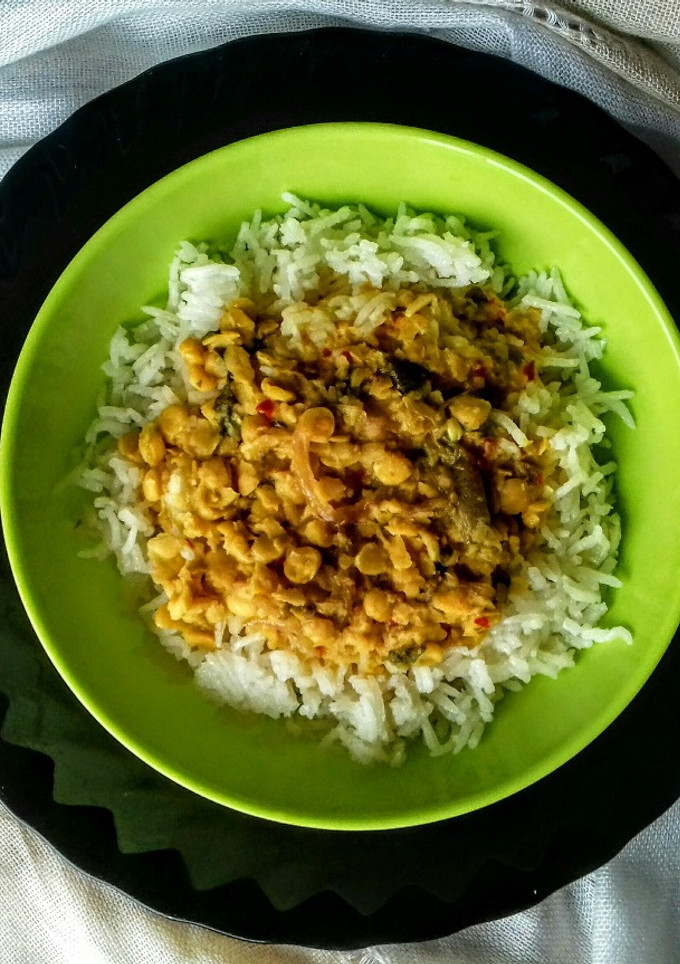 Una foto de Dhal con Arroz blanco