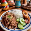 Carne Desmechada con Maduro Frito y Ensalada 🥩🍌🥗