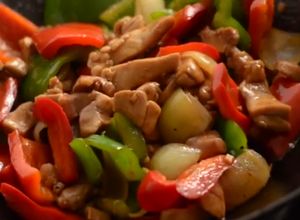 Foto de Frango com Legumes Salteados