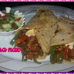 A picture of Maxican chicken fajitas With tortillas.