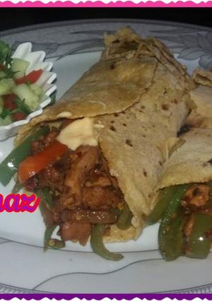 A picture of Maxican chicken fajitas With tortillas.
