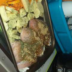 Una foto de Pollo con verduras al horno! 🍗🥗